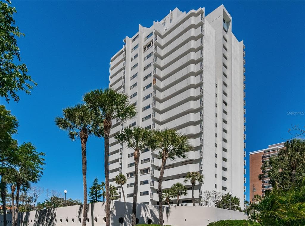 4141 BAYSHORE BOULEVARD UNIT 104 TAMPA, FL 33611