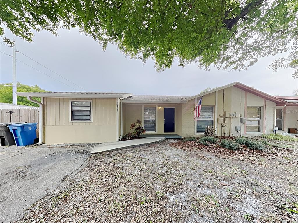 10217 CARRIAGE GLEN COURT TAMPA, FL 33615