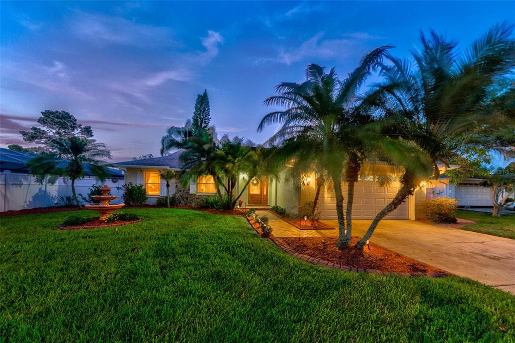 4605 AUTUMNWIND COURT TAMPA, FL 33624