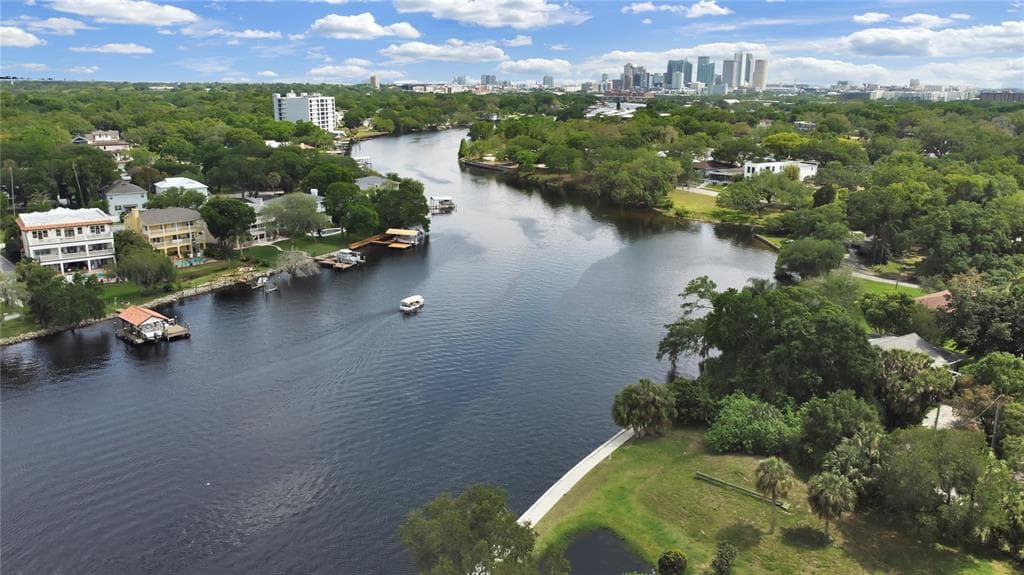 2424 W TAMPA BAY BOULEVARD UNIT H204 TAMPA, FL 33607