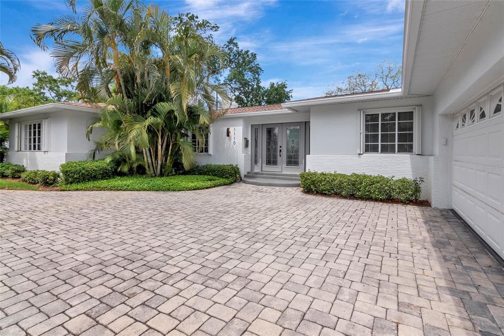 1110 BRIGHTWATERS BLVD NE ST PETERSBURG, FL 33704