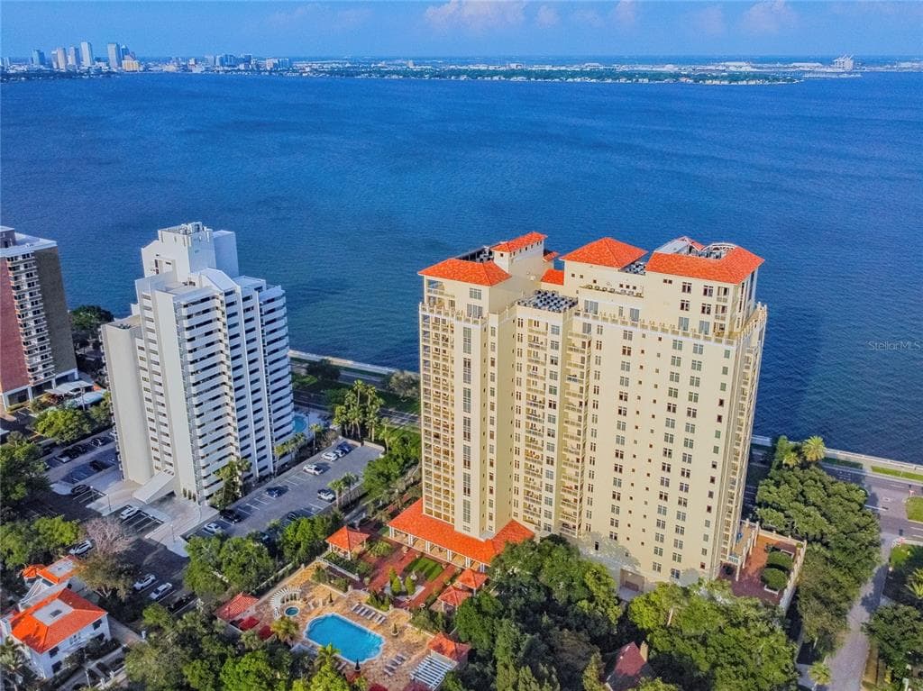 4201 BAYSHORE BOULEVARD UNIT 901