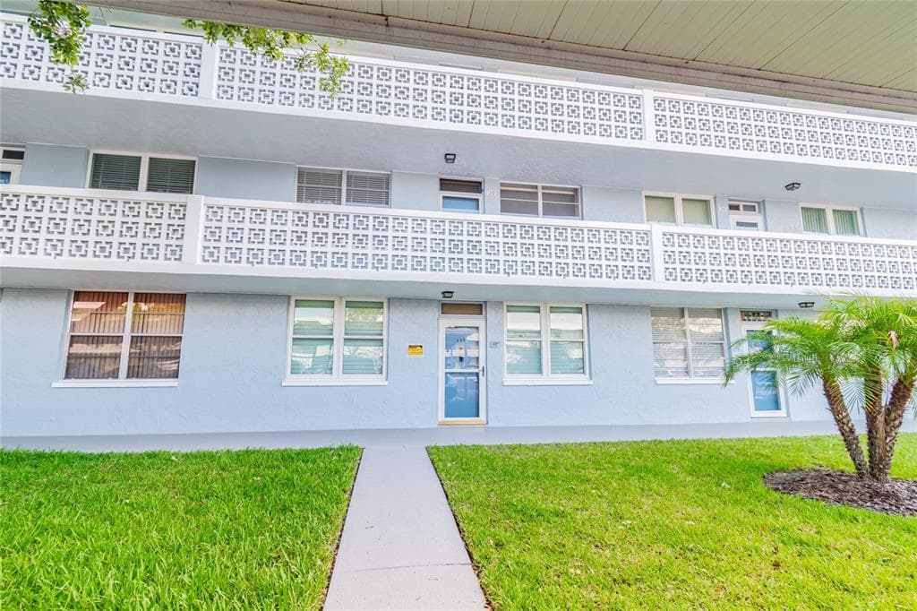 4895 BAY ST NE UNIT 217 ST PETERSBURG, FL 33703