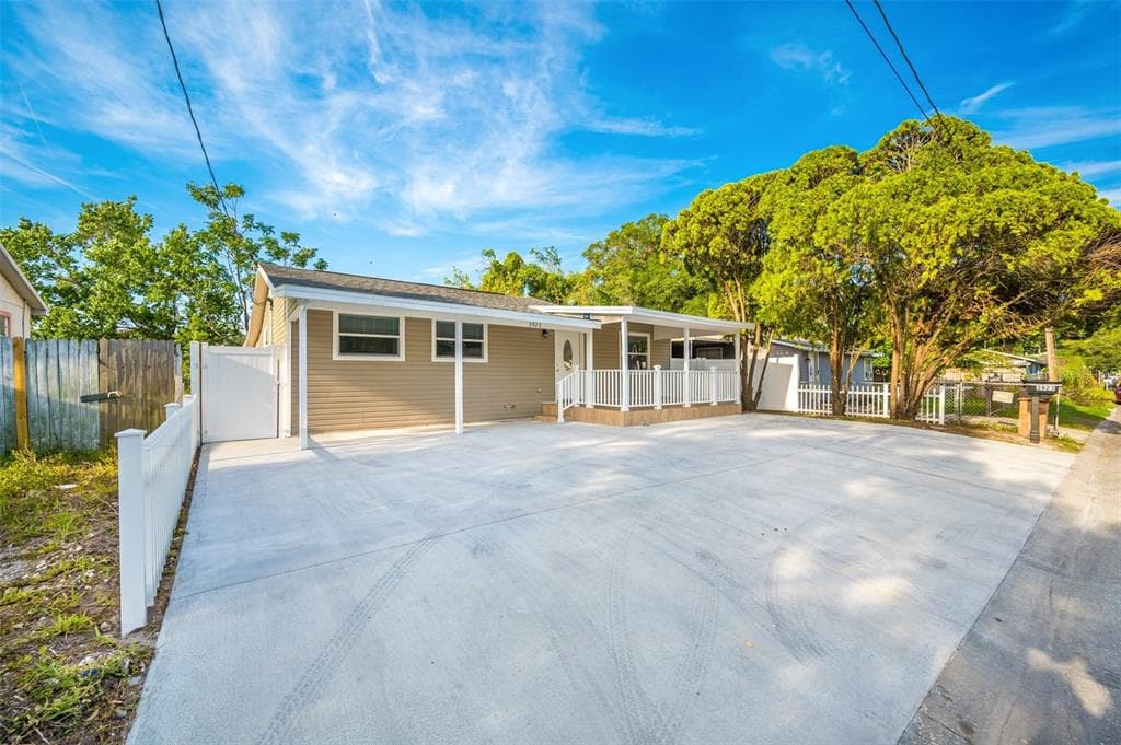 3923 W NORFOLK STREET TAMPA, FL 33614