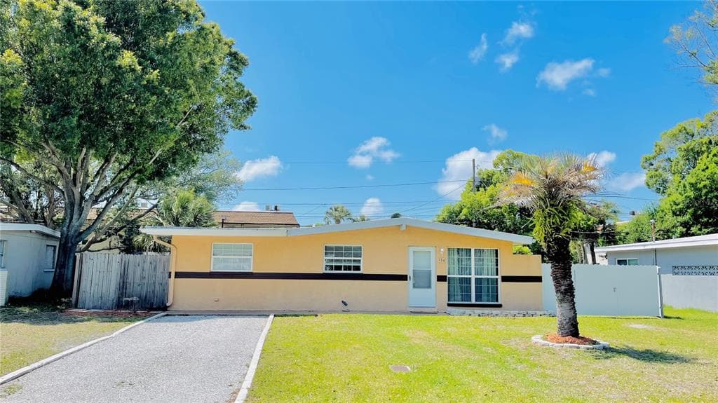 154 HUNTINGTON DRIVE LARGO, FL 33771