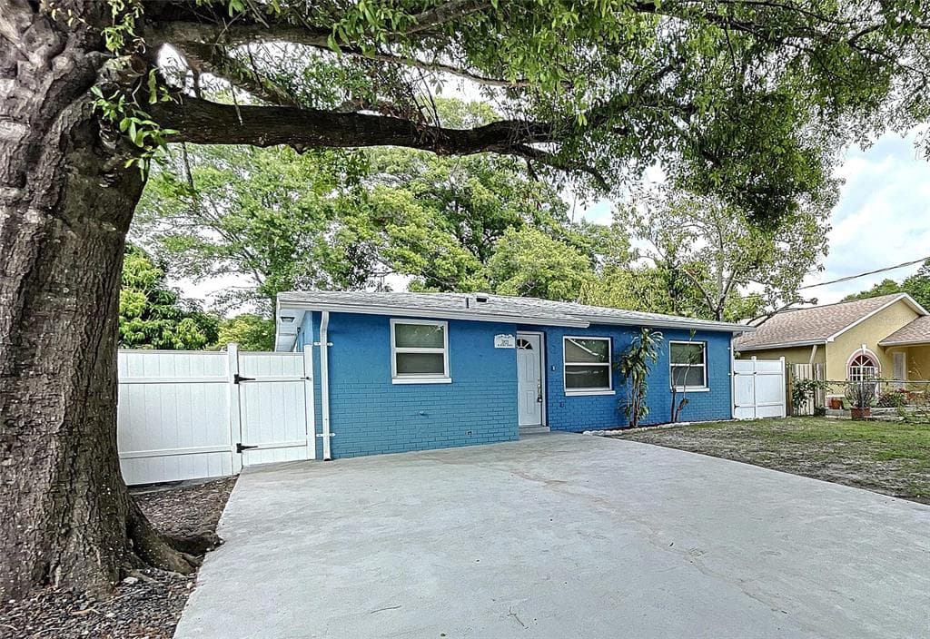 3821 SPENCE AVENUE TAMPA, FL 33614