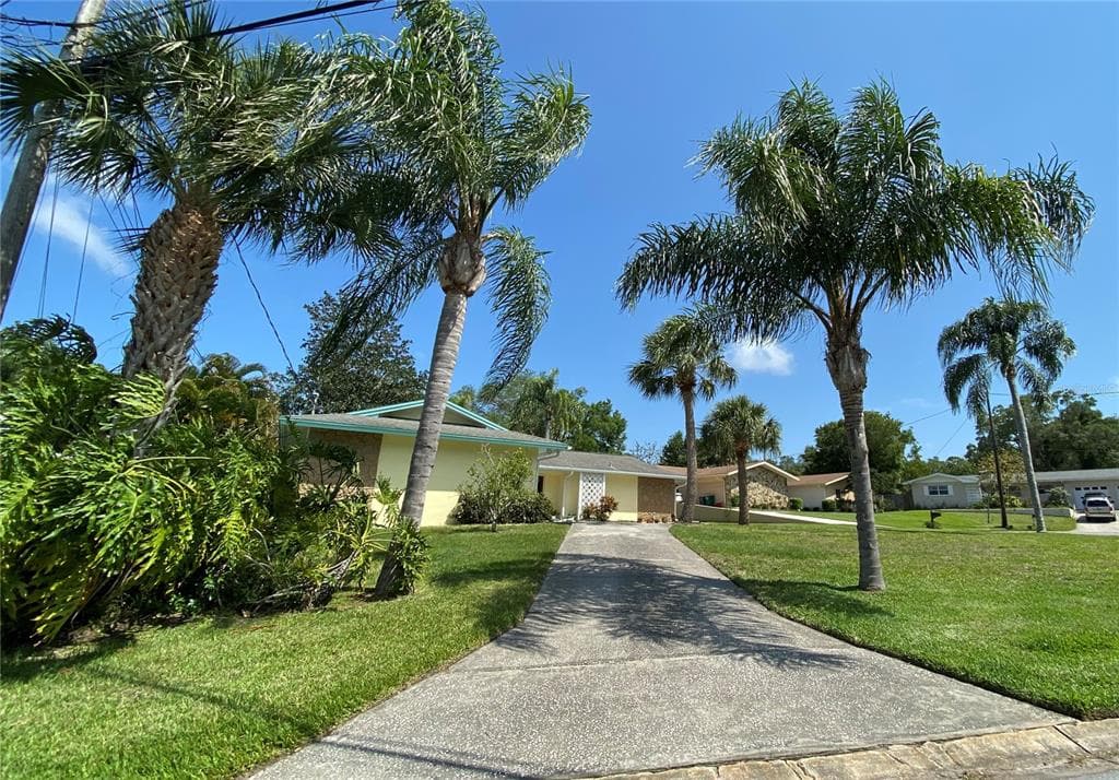 1165 HICKORY DRIVE LARGO, FL 33770
