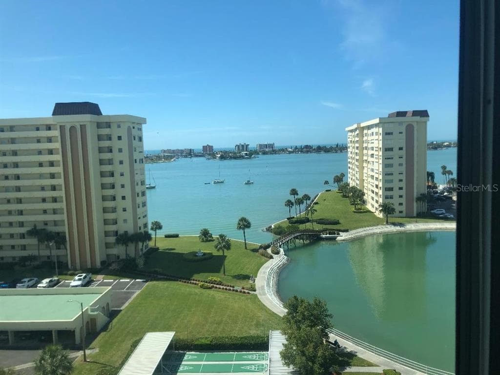 4575 COVE CIRCLE UNIT 1004 ST PETERSBURG, FL 33708