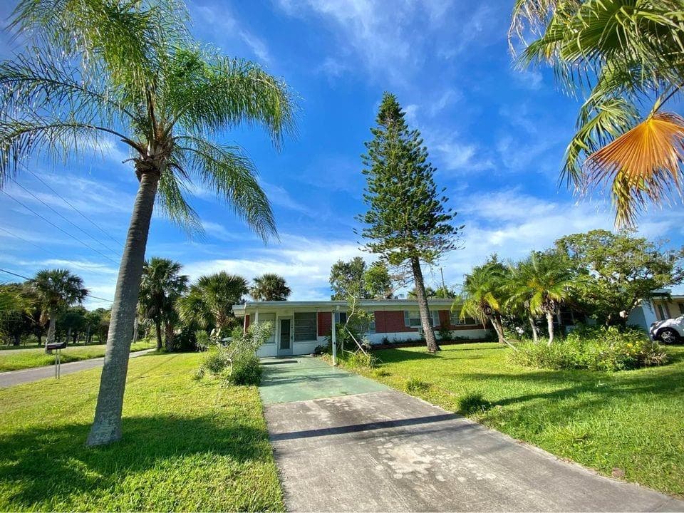 621 BAYWOOD DRIVE N DUNEDIN, FL 34698