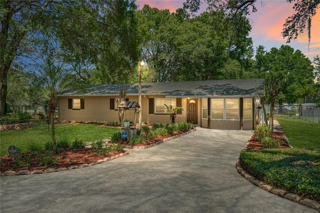 37101 LIGHTWOOD DRIVE ZEPHYRHILLS, FL 33541