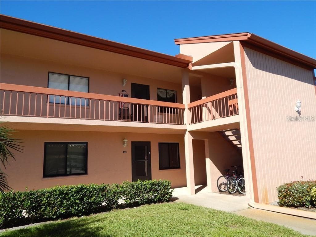 109 LAKESIDE COURT UNIT 109 OLDSMAR, FL 34677