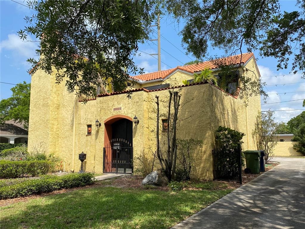 2909 W FOUNTAIN BOULEVARD TAMPA, FL 33609