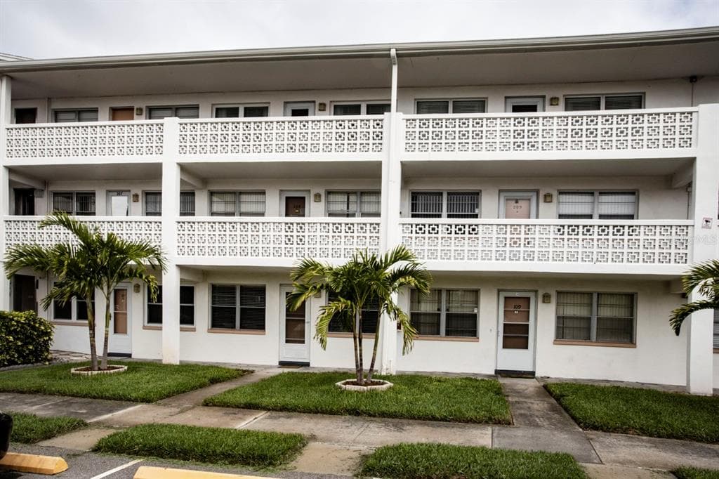 1001 77TH AVENUE N UNIT 308 ST PETERSBURG, FL 33702
