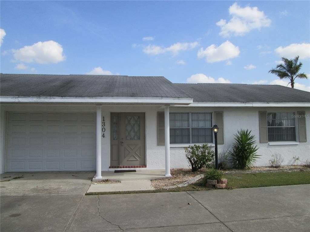1304 LAMBDETH COURT SUN CITY CENTER, FL 33573