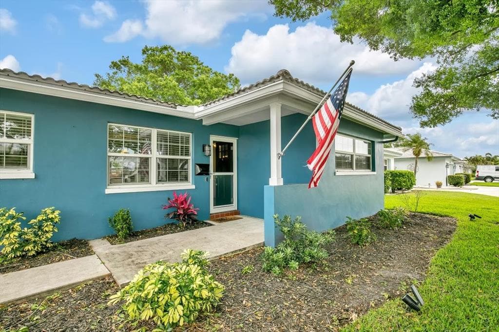 103 98TH AVENUE NE ST PETERSBURG, FL 33702