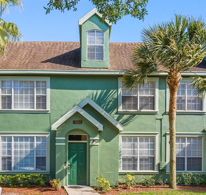 9064 LAKE CHASE ISLAND WAY UNIT 9064 TAMPA, FL 33626