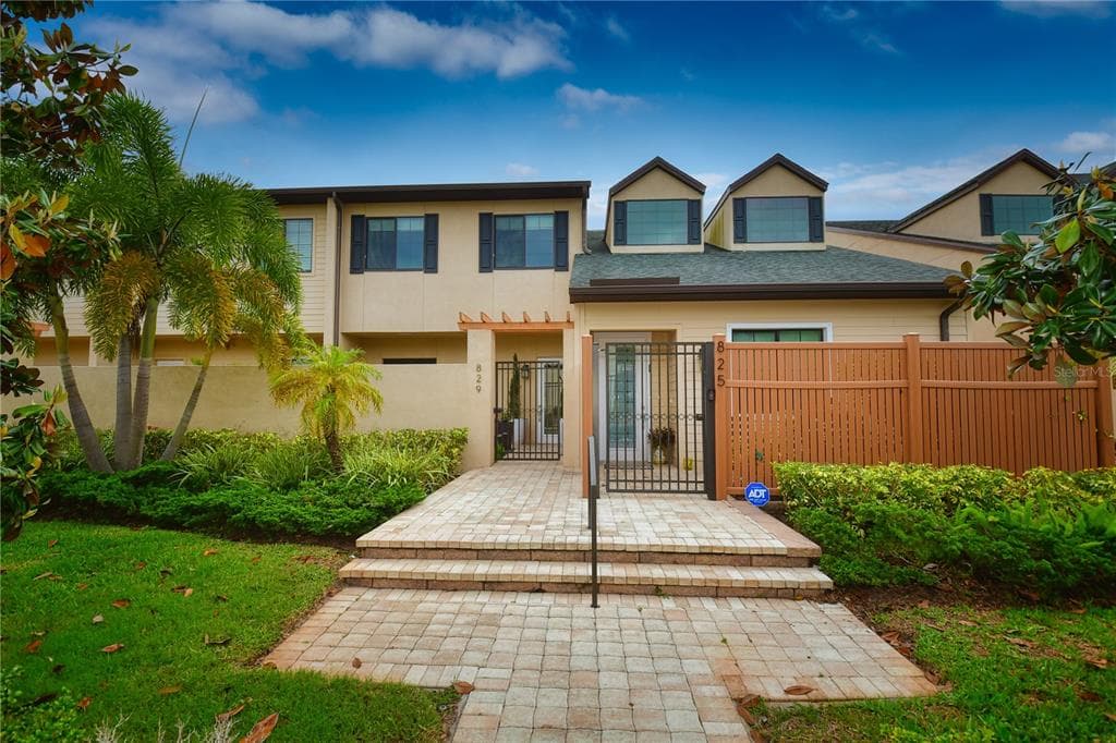 829 HIGHLAND STREET N ST PETERSBURG, FL 33701