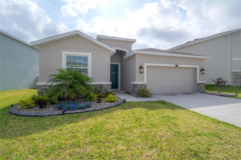 8737 BOWER BASS CIRCLE WESLEY CHAPEL, FL 33545