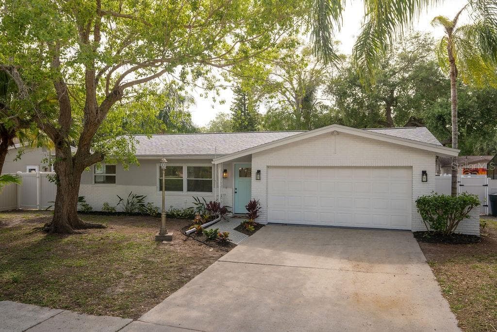 1436 DINNERBELL LANE E DUNEDIN, FL 34698