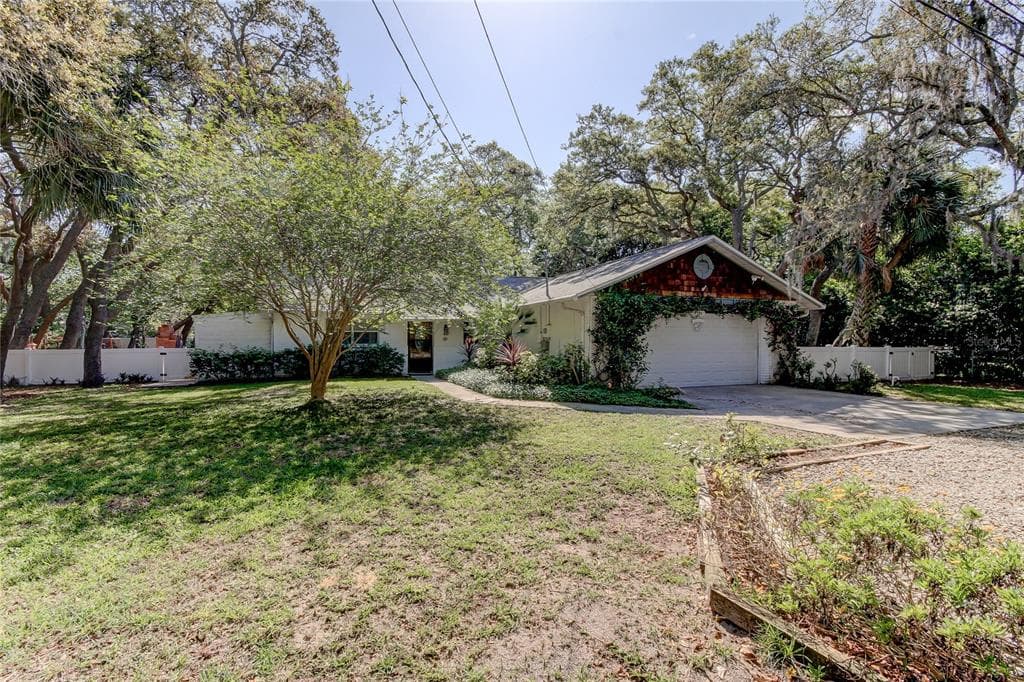 1088 HILLSIDE DRIVE