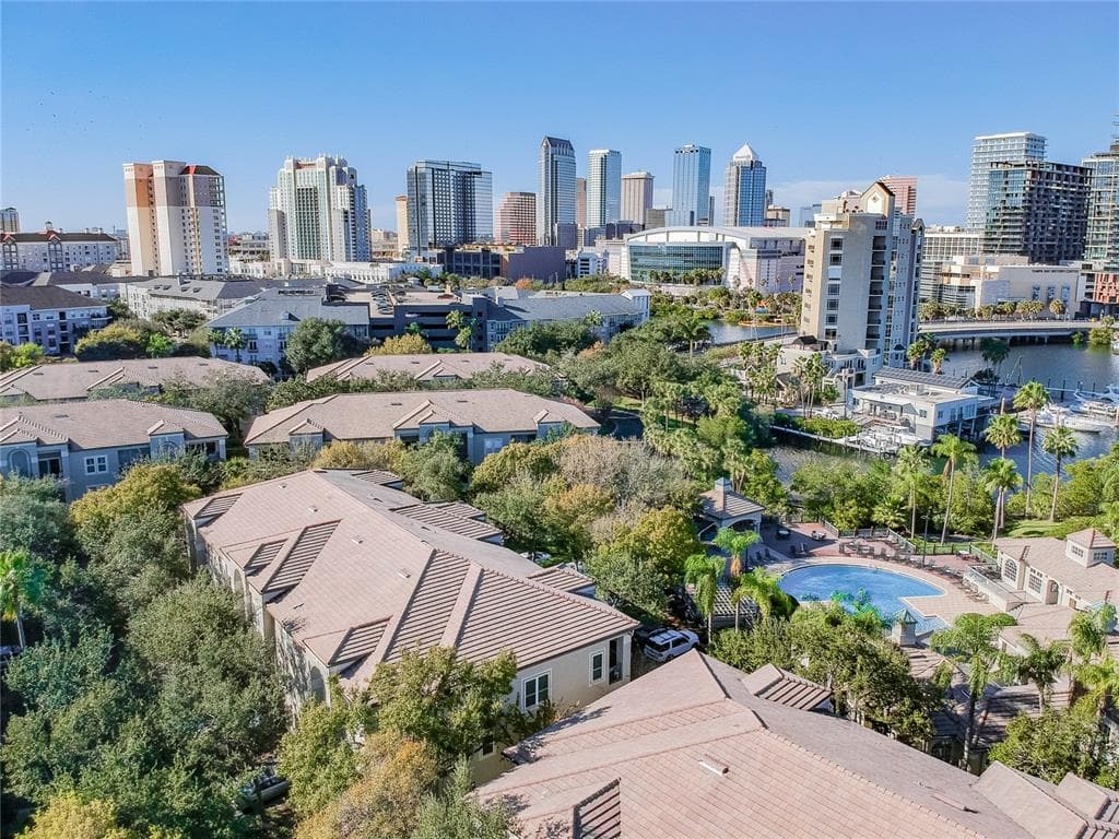 625 TROPICAL BREEZE WAY TAMPA, FL 33602