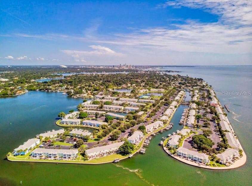 5202 BEACH DRIVE SE UNIT B ST PETERSBURG, FL 33705