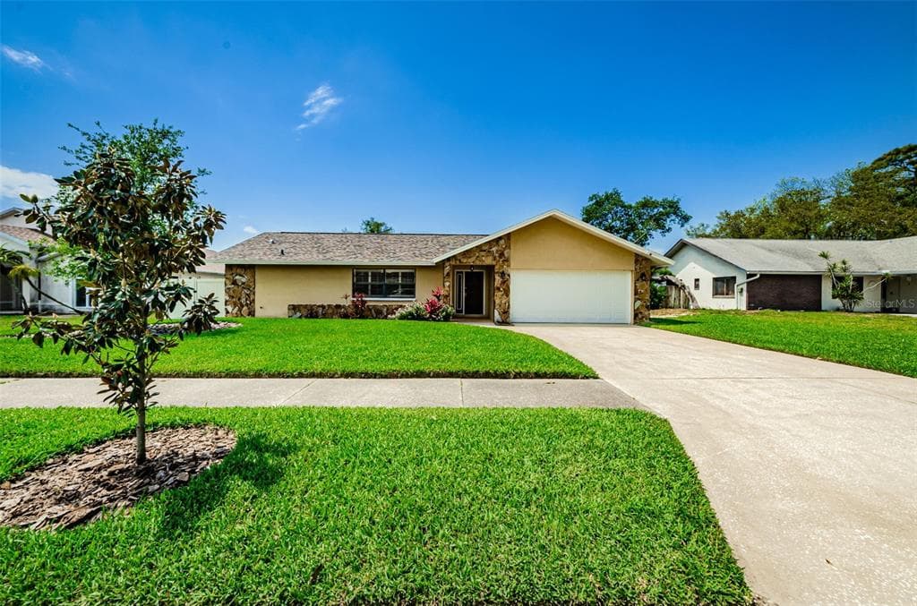 1357 HILLSIDE DRIVE TARPON SPRINGS, FL 34689