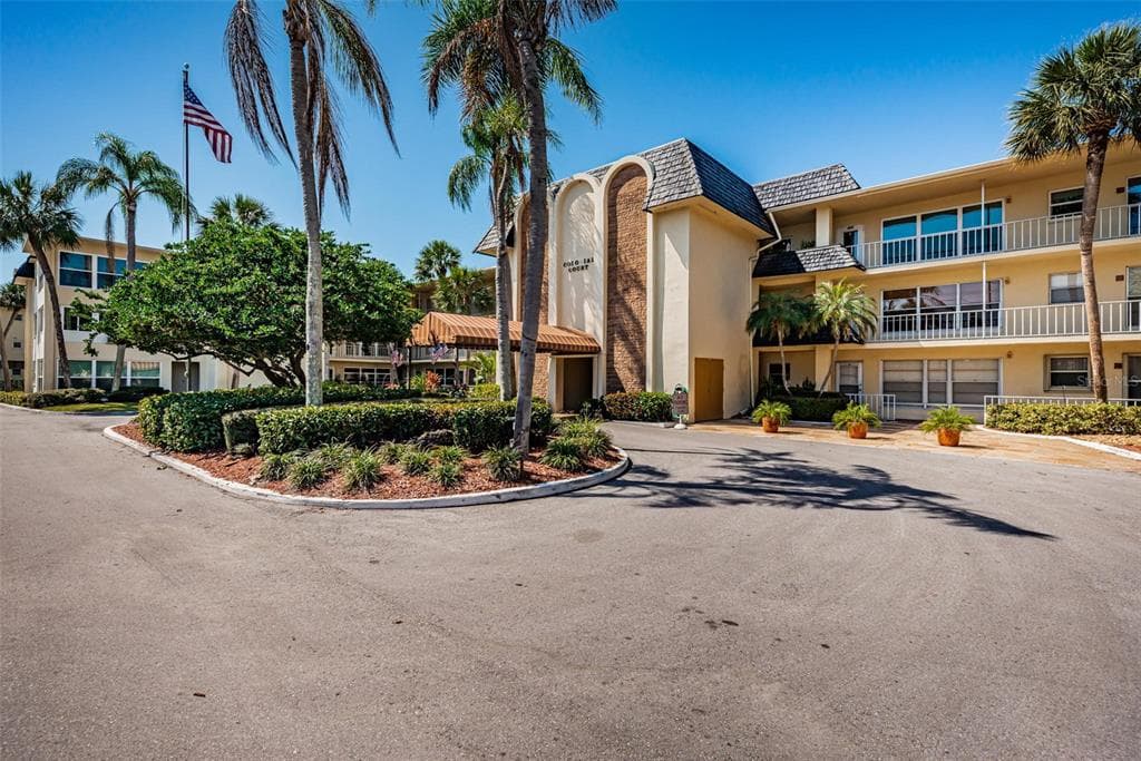4780 COVE CIRCLE UNIT 312 ST PETERSBURG, FL 33708