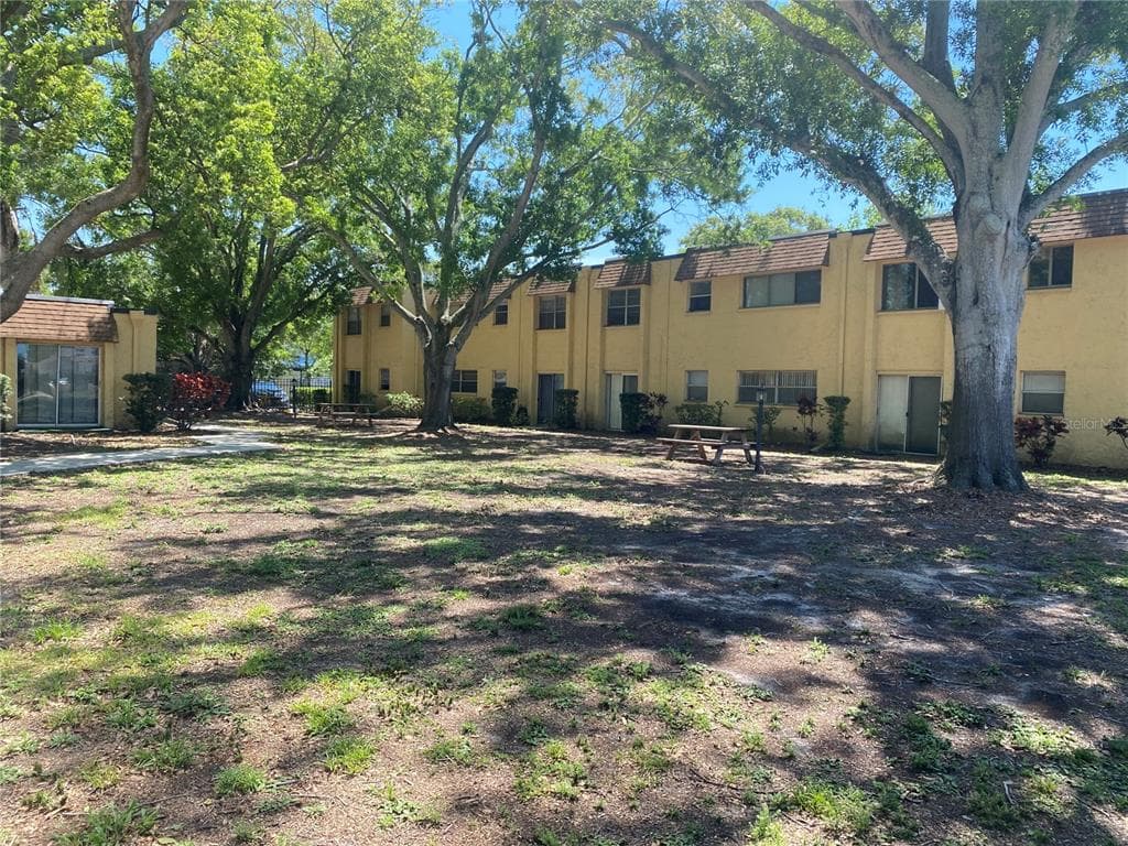 4455 38TH TERRACE N UNIT B8 ST PETERSBURG, FL 33714