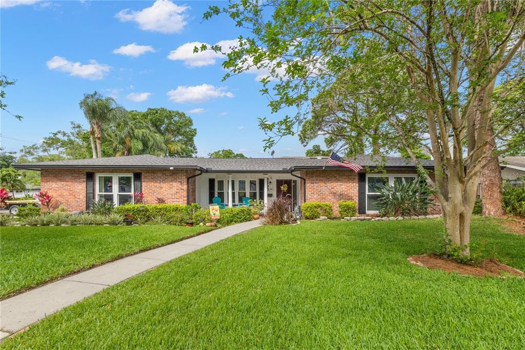 8600 14TH WAY N ST PETERSBURG, FL 33702