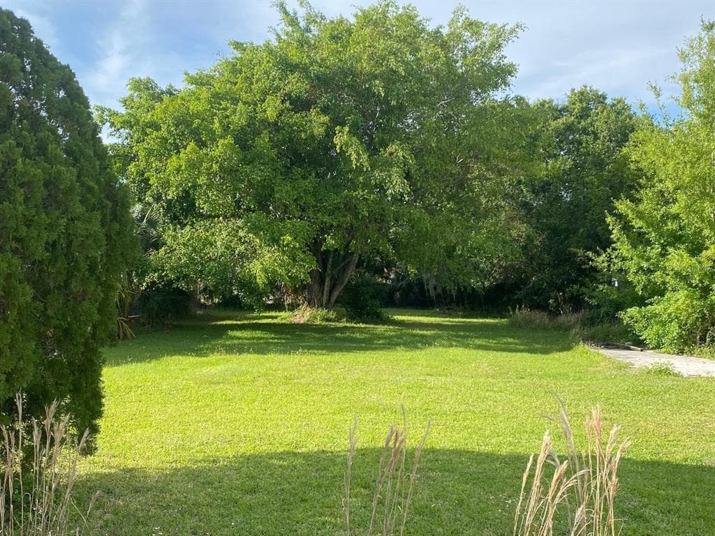1515 31ST AVENUE E BRADENTON, FL 34208