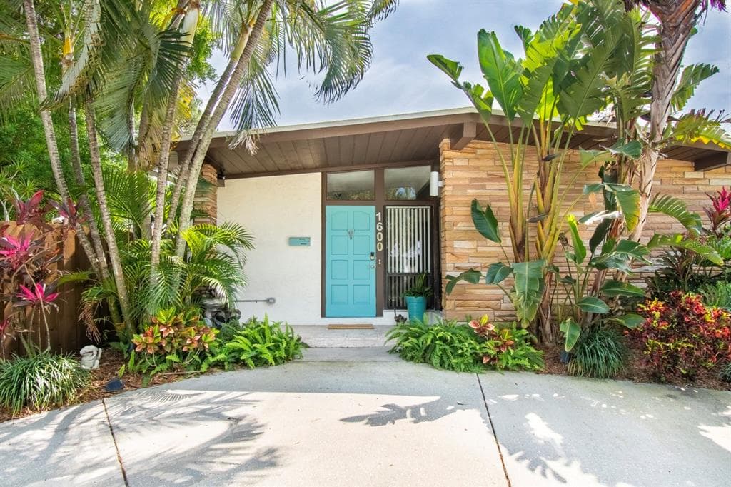 1600 DELAWARE AVENUE NE ST PETERSBURG, FL 33703
