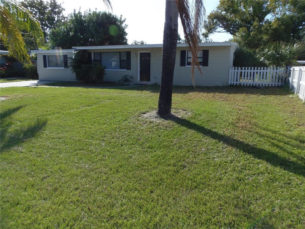 4004 W OLIVE STREET TAMPA, FL 33616
