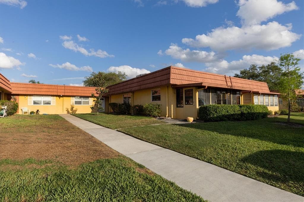 202 BEDFORD TRAIL UNIT 115 SUN CITY CENTER, FL 33573