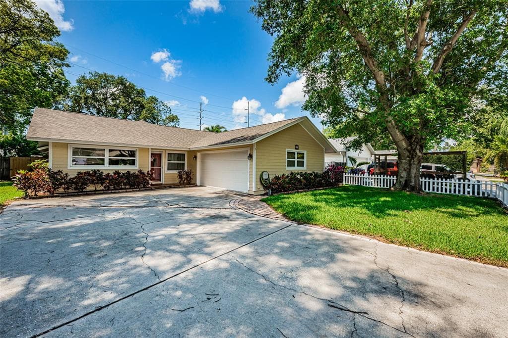 60 SQUIRE COURT DUNEDIN, FL 34698