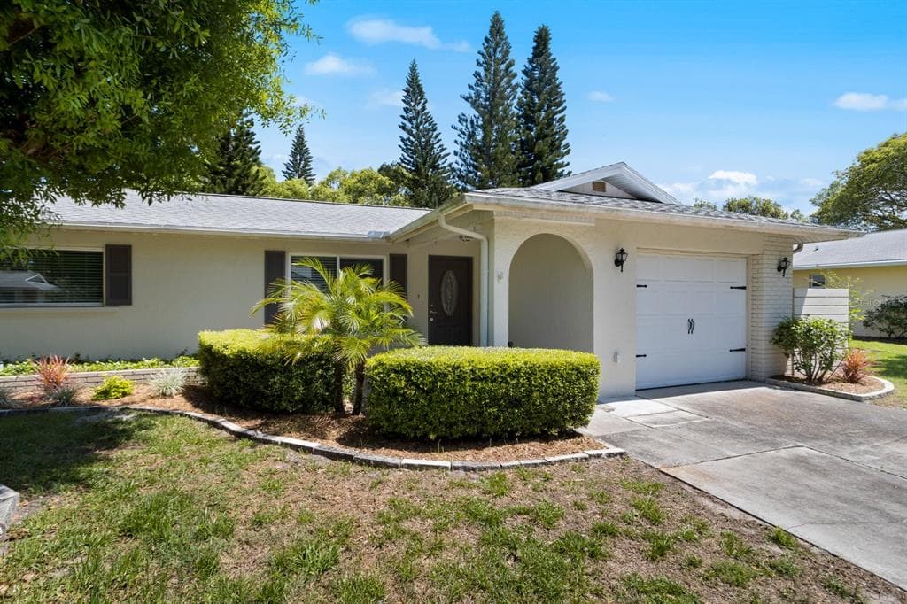 129 STAFFORD CIRCLE PALM HARBOR, FL 34684