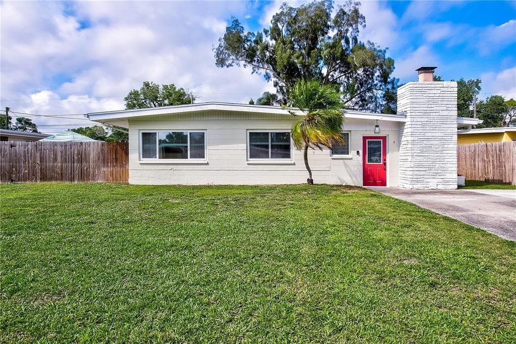 8559 HOLLYHOCK AVENUE LARGO, FL 33777