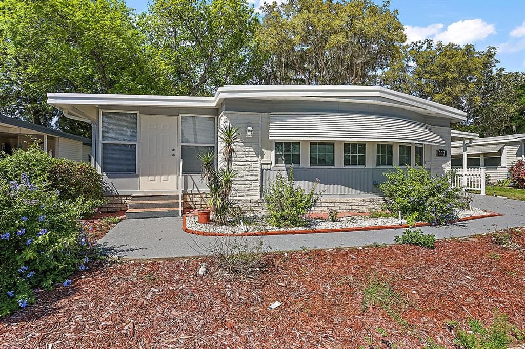 332 HAWTHORNE BOULEVARD LEESBURG, FL 34748