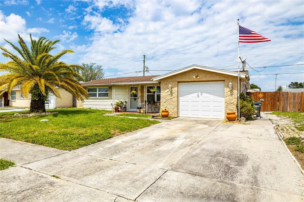 5717 FLORA AVENUE HOLIDAY, FL 34690