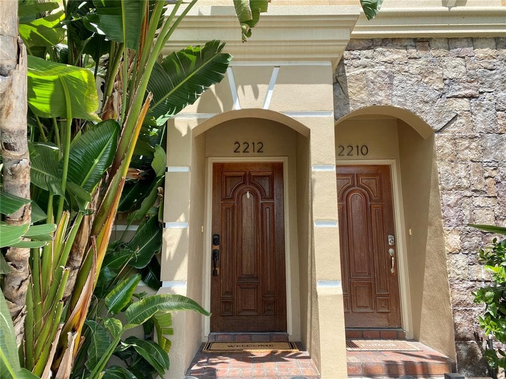 2212 SOHO BAY COURT TAMPA, FL 33606