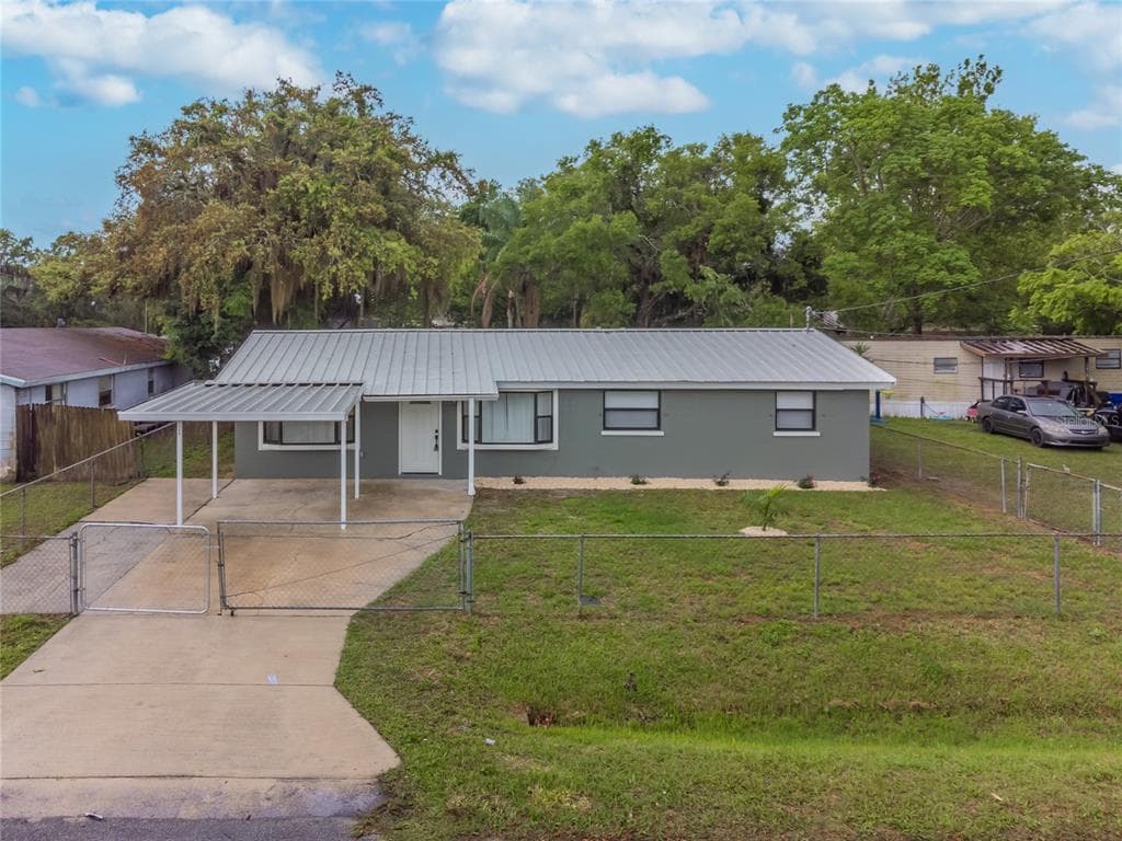 1304 MAYFLOWER DRIVE LAKELAND, FL 33810