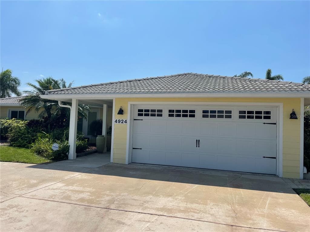 4924 GALLEON COURT NEW PORT RICHEY, FL 34652