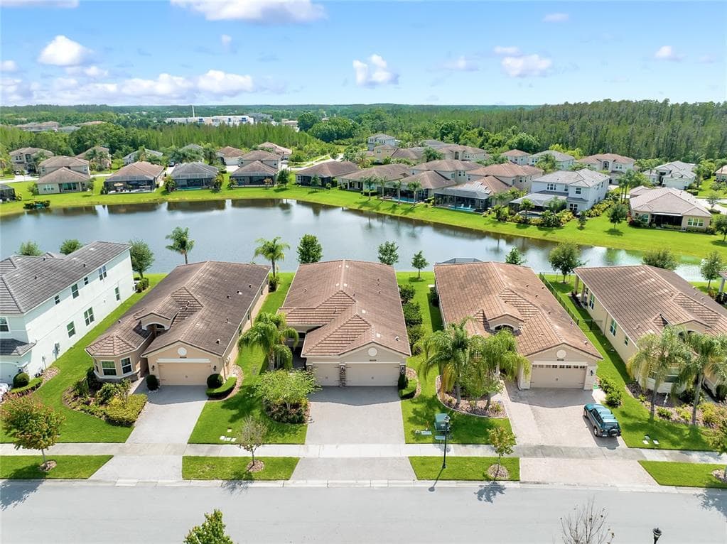 30200 SOUTHERNWOOD COURT WESLEY CHAPEL, FL 33543