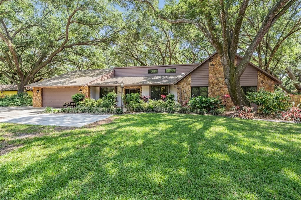 2113 CURRY ROAD LUTZ, FL 33549