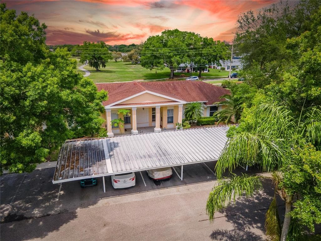 118 KNOLLPOINT DRIVE SUN CITY CENTER, FL 33573