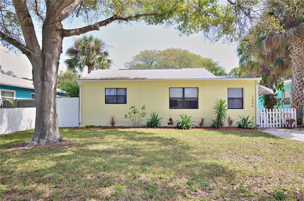 1306 FREEMONT STREET S GULFPORT, FL 33707