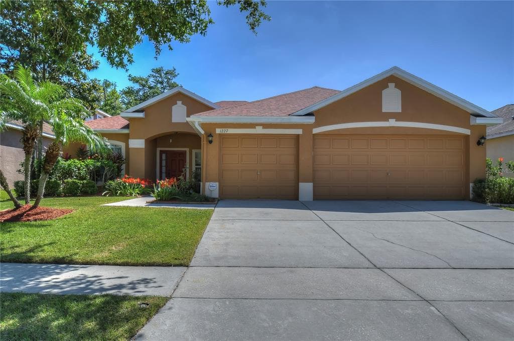 1227 EMERALD HILL WAY VALRICO, FL 33594
