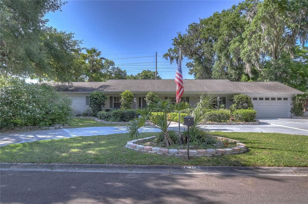 1407 MOSS LADEN COURT BRANDON, FL 33511