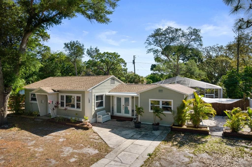 818 HULL STREET S GULFPORT, FL 33707