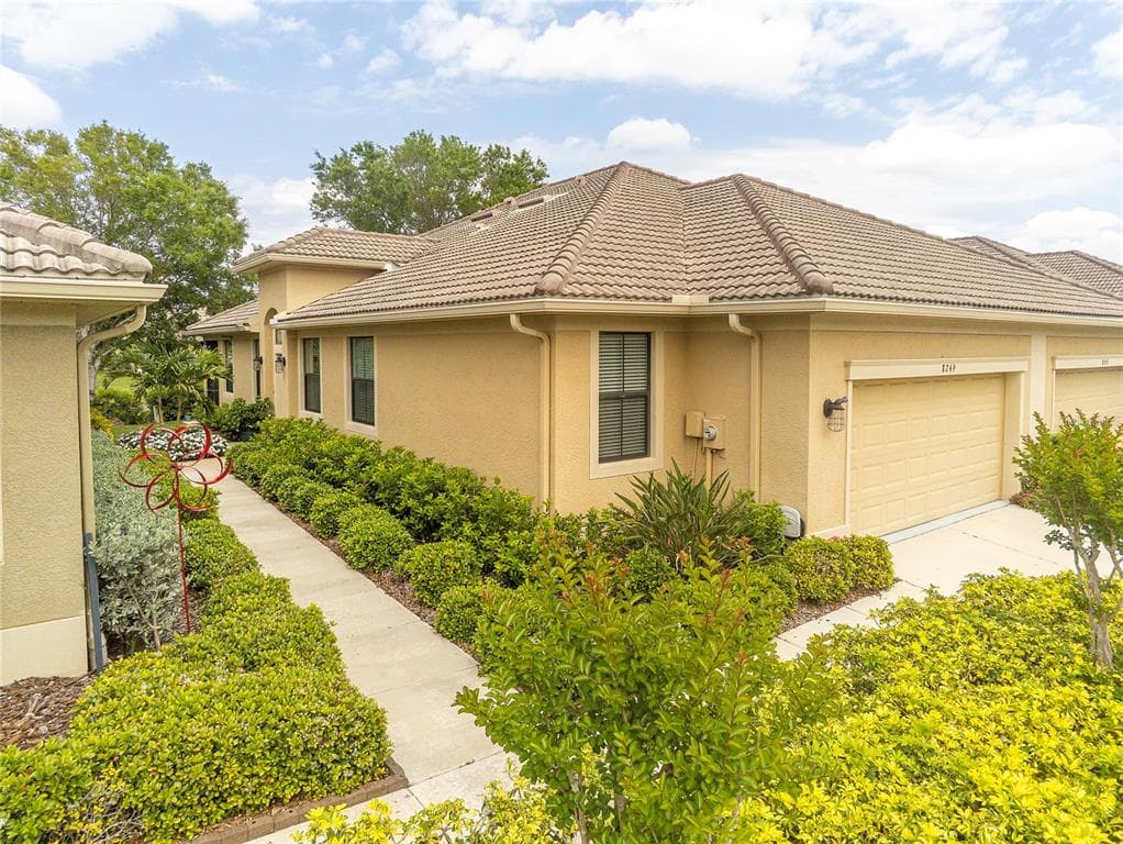 8249 LAPIN COURT SEMINOLE, FL 33777